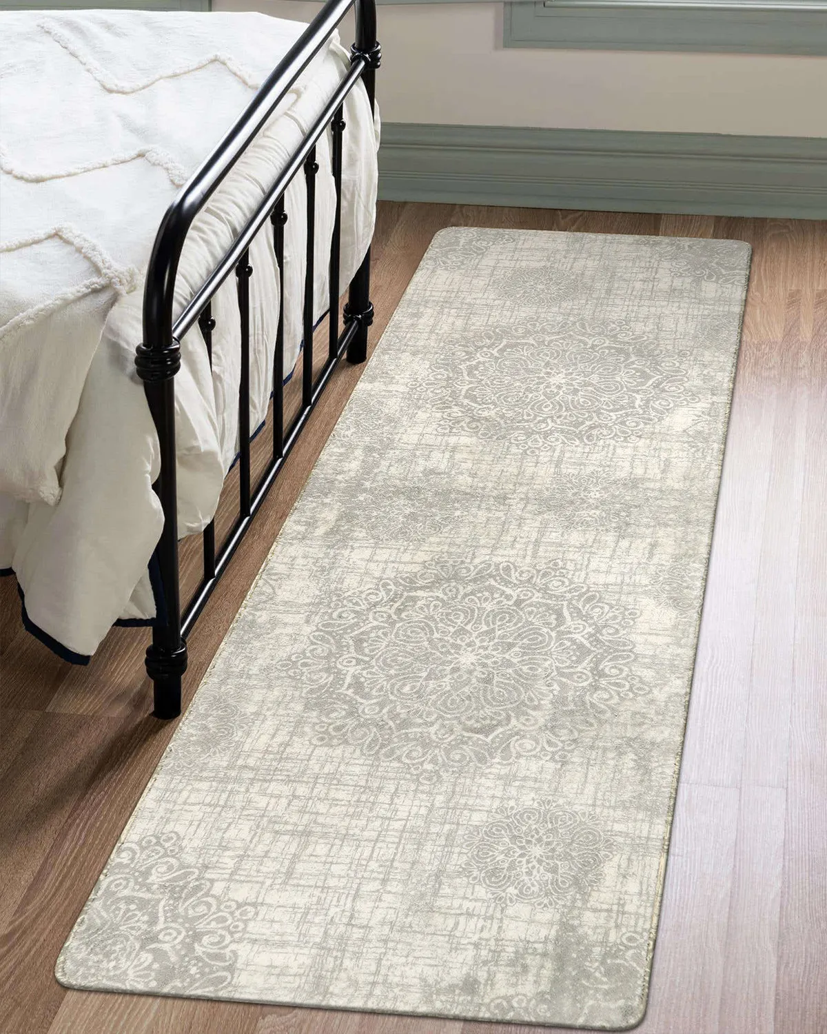 Oriane Vintage Medallion Area Rug