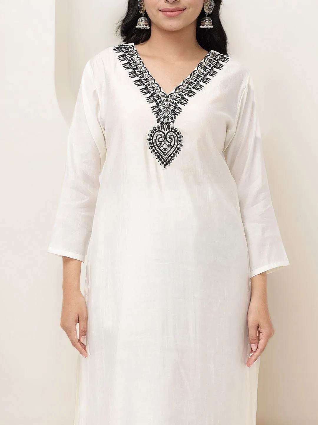 Rich White Silk Blend Floral Embroidered Kurta Set with Straight Bottom and Scalloped Embroidered Dupatta