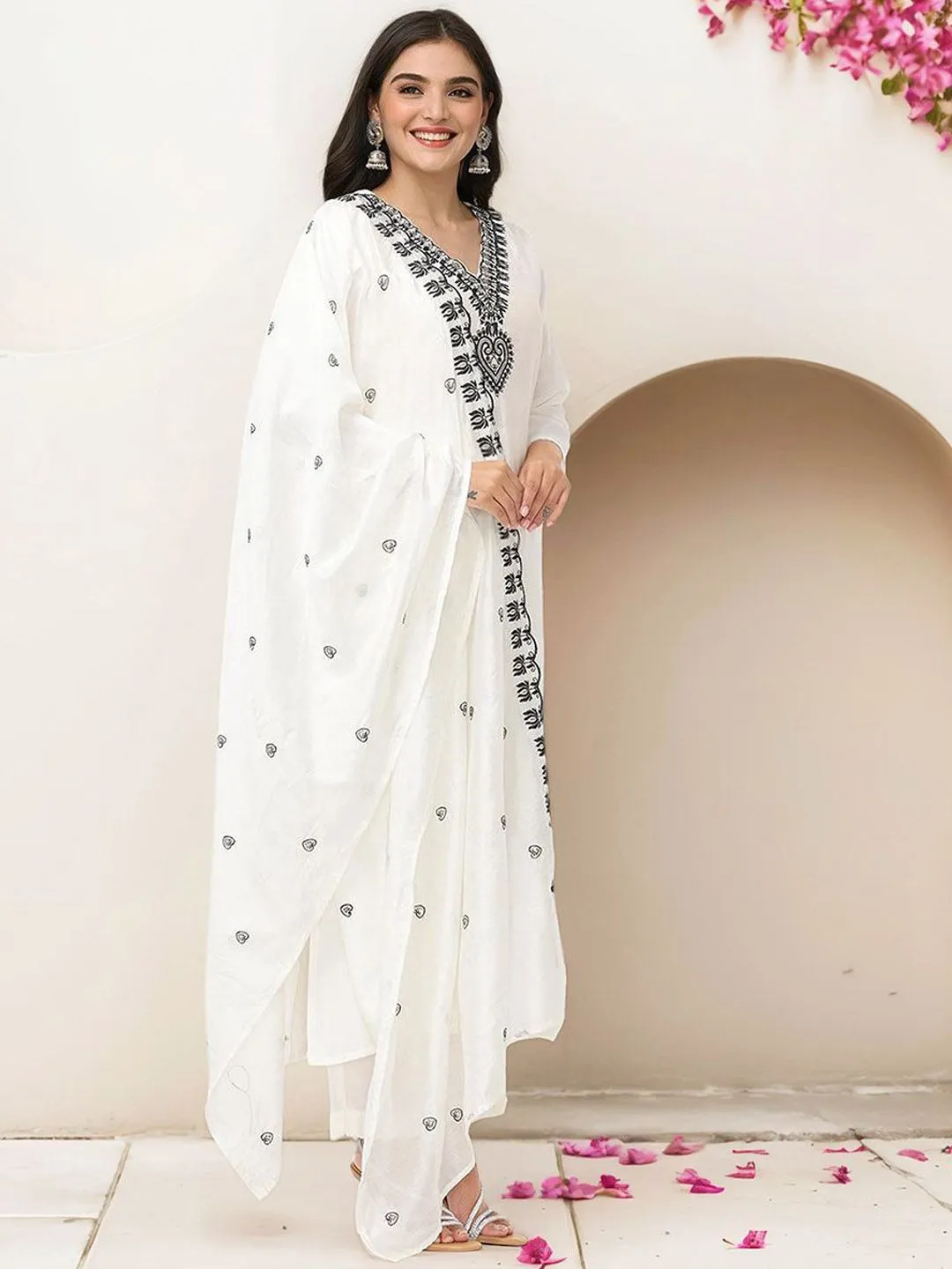 Rich White Silk Blend Floral Embroidered Kurta Set with Straight Bottom and Scalloped Embroidered Dupatta