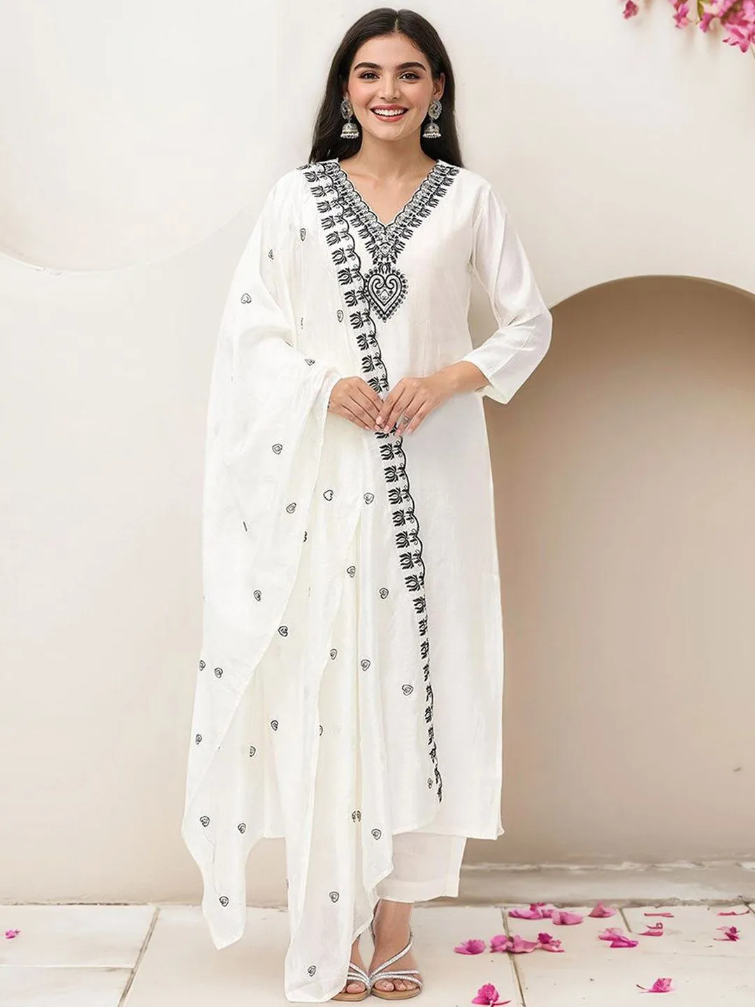 Rich White Silk Blend Floral Embroidered Kurta Set with Straight Bottom and Scalloped Embroidered Dupatta